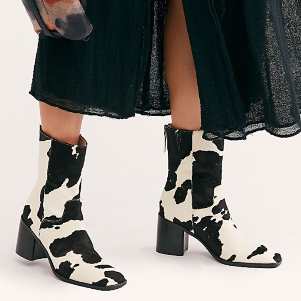 Intentionally blank boots